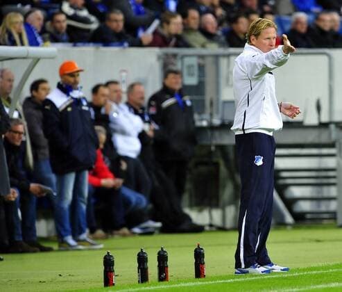 Deutschland - Fussball-Bundesliga - Relegation - 23.052013 Rhein-Neckar-Arena Sinsheim TSG 1899 Hoffenheim (1899) - 1. FC Kaiserslautern (FCK) 3:1 Hoffenheims Trainer Markus GISDOL und die Flaschenparade. Sport