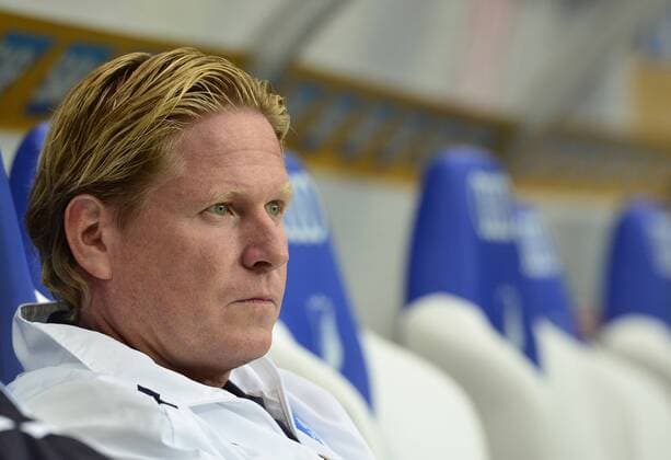 Deutschland - Fussball-Bundesliga - Relegation - 23.052013 Rhein-Neckar-Arena Sinsheim TSG 1899 Hoffenheim (1899) - 1. FC Kaiserslautern (FCK) 3:1 Nachdenklich auf der Bank: Trainer Markus GISDOL (1899). Sport