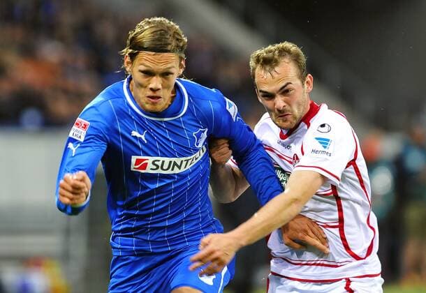 Deutschland - Fussball-Bundesliga - Relegation - 23.052013 Rhein-Neckar-Arena Sinsheim TSG 1899 Hoffenheim (1899) - 1. FC Kaiserslautern (FCK) 3:1 Handarbeit von Jannik VESTERGAARD (li, 1899) und Erwin HOFFER (FCK). Sport