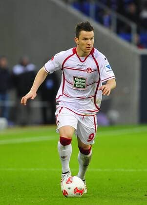 Deutschland - Fussball-Bundesliga - Relegation - 23.052013 Rhein-Neckar-Arena Sinsheim TSG 1899 Hoffenheim (1899) - 1. FC Kaiserslautern (FCK) 3:1 Alexander BAUMJOHANN (FCK), Aktion mit Ball Sport