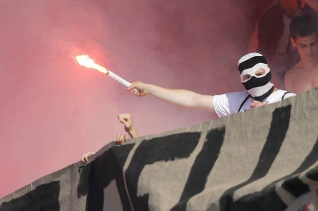 27.07.2013 Fussball Testspiel Eintracht Frankfurt Frankfurter Ultras zuendeten Pyro EP_GST