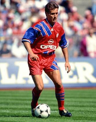 Fussball 1. Bundesliga 1993 1994 34. Spieltag 07.05.1994 FC Bayern München - FC Schalke 04 Markus Schupp (FC Bayern München) am Ball FOTO: WEREK Pressebildagentur xxNOxMODELxRELEASExx