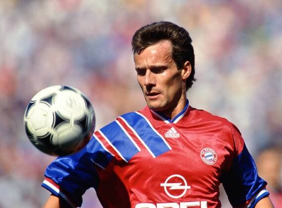 Fussball 1. Bundesliga 1993 1994 34. Spieltag 07.05.1994 FC Bayern München - FC Schalke 04 Markus Schupp (FC Bayern München) am Ball FOTO: WEREK Pressebildagentur xxNOxMODELxRELEASExx