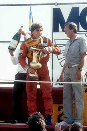 Manfred Winkelhock (li.)