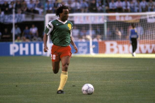 Weltmeisterschaft Vorrunde, Argentinien - Kamerun in Mailand: Cyrille Makanaky (Kamerun) am Ball