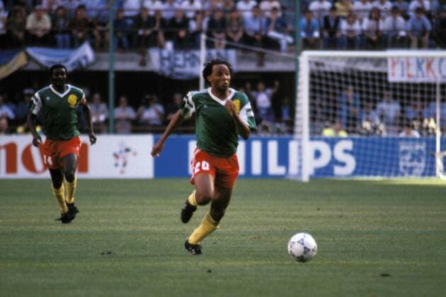 Weltmeisterschaft Vorrunde, Argentinien - Kamerun in Mailand: Cyrille Makanaky (Kamerun) am Ball