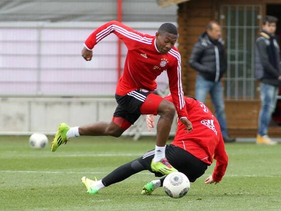 19.03.2014,FC Bayern Training, Saebenerstrasse,Muenchen, Fussball,Sport,im David Alaba vorbei an Franck Ribery EP_prz