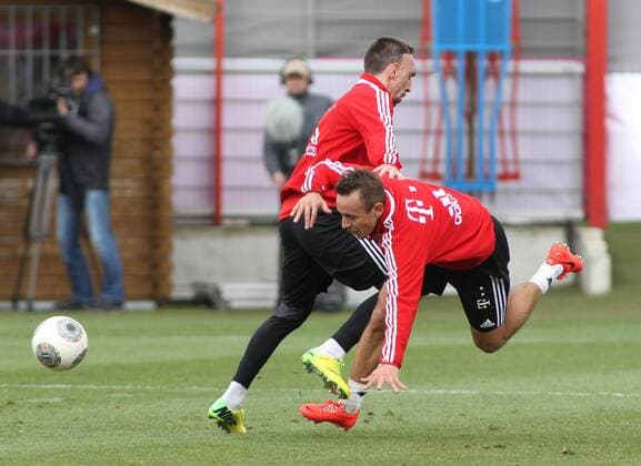 19.03.2014,FC Bayern Training, Saebenerstrasse,Muenchen, Fussball,Sport,im Rafinha von Franck Ribery gefoult EP_prz