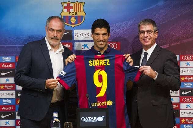 Presentation of the new Barcelona player, Luis Suarez mit Andoni Zubizarreta und Jordi Mestre. xALEXxCAPARROSx 