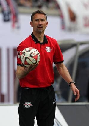 Aktuell Fußball, 2. BL, RB Leipzig - SV Sandhausen Trainer Achim Beierlorzer Aktion Oberkoerper Oberkörper Fußball Fussball zweite 2.Bundesliga Saison 2014 2015 08.05.2015 RB Leipzig RBL vs. SV Sandhausen SVS