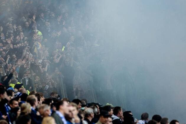 Deutschland, Fussball, 1. , 2. Bundesliga, Relegation, Hinspiel, Saison 2014 2015 , Karlsruher SC, KSC Fans zünden Pyrotechnik nach dem 0:1