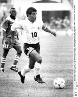 Weltmeisterschaft Vorrunde, Argentinien - Nigeria in Foxborough: Diego Maradona (Argentinien) am Ball