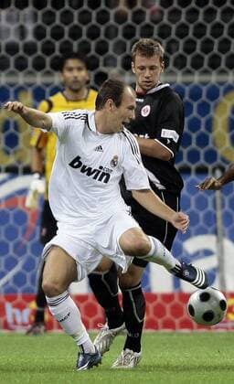 Fussball, Testspiel, Eintracht Frankfurt vs. Real Madrid Fussball, Testspiel, Eintracht Frankfurt vs. Real Madrid, Marco Russ (F, hinten), Arjen Robben (M, vorne)