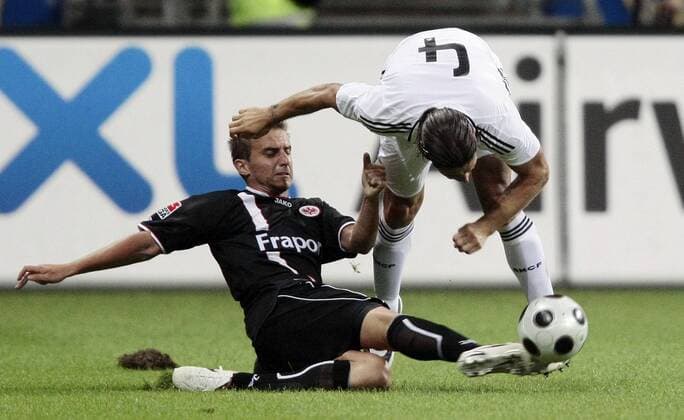 Fussball, Testspiel, Eintracht Frankfurt vs. Real Madrid Fussball, Testspiel, Eintracht Frankfurt vs. Real Madrid, Faton Toski (F, li), Sergio Ramos (M, re)