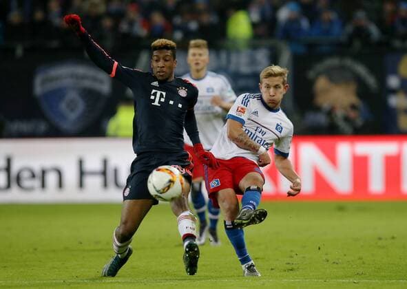 1. Fussball Bundesliga Saison 2015-2016 18. Spieltag 1. Fussball Bundesliga Saison 2015-2016 18. Spieltag Hamburger SV - FC Bayern Muenchen im Volksparkstadion v.l.: Kingsley Coman (FC Bayern Muenchen), Lewis Holtby (Hamburger SV)