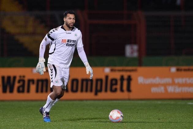Fußball Regionalliga West 22. Spieltag Rot-Weiß Oberhausen - Rot Weiss Ahlen am 05.02.2016 im Stadion Niederrhein in Oberhausen Robin Udegbe ( Oberhausen ) Foto: Osnapix TT
