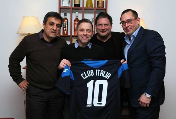Giovanni Bruno (Präsident), Thomas Häßler wird Trainer beim Berliner Club Italia, Eric Meissner (Manager), Laurence Hein (Vizepräsident), Vertragsunterzeichnung im Don Carlo Fußball Fussball Saison 2016 2017 14.01.2016