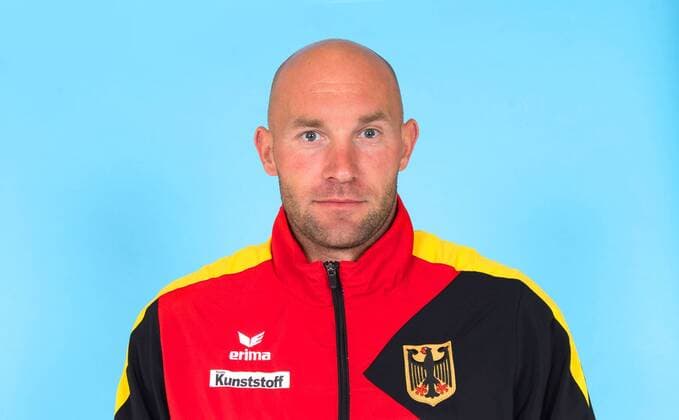 Rio 2016, Kanu, Shooting Herren Deutschland Olympia 2016 - Kanu-Rennsport: Ronald Rauhe bei einem Fototermin im Bundesleistungszentrum Kienbaum am 08.07.2016. Studio Studioaufnahme Olympia Olympische Spiele 2016 Rio de Janeiro Einzelbild Einzelfigur Kanu DKV Deutscher Kanu-Verband Kanurennsport Kanute Portrait Portaet Querformat Gruenheide Copyright: xEibner-Pressefotox EP_pub