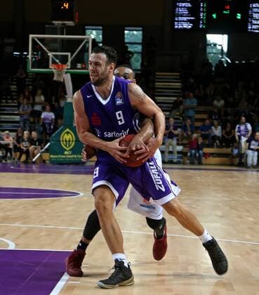 easy credit BBL Basketball Bundesliga Saison 2016 17 BG 74 Göttingen Testspiel BG Göttingen - Oettinger Rockets Gotha Göttingens Dominik Spohr (am Ball) gegen Gothas Saysean Paige