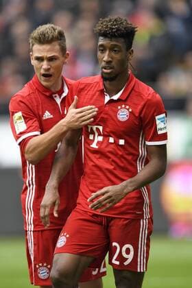 15.10.2016, Fussball 1.Bundesliga 2016 2017, 7.Spieltag, Eintracht Frankfurt - FC Bayern München, in der Commerzbank-Arena Frankfurt Main. v.li: Joshua Kimmich (FC Bayern München) mit Kingsley Coman (Bayern München). 