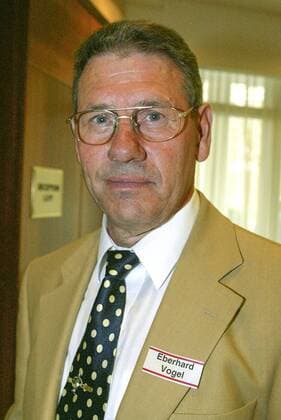 Eberhard Vogel -ehem Trainer bei Hannover 96 - hier bei Han96 Empfang am 30.03.2002.
