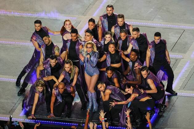 HOUSTON, TX - FEBRUARY 05: Lady Gaga performs during the Pepsi Halftime Show for Super Bowl LI on February 05, 2017, at NRG Stadium in Houston, TX. (Photo by Rich Graessle Icon Sportswire) NFL American Football Herren USA FEB 05 Super Bowl LI - Halftime Show Icon020517038351 EDITORIAL USE ONLY