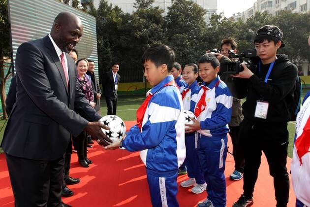 ZHENGZHOU, CHINA - FEBRUARY 19: Former international football star George Weah visits a school on February 19, 2017 in Zhengzhou, Henna Province of China.  Copyright: xVCGx CFP500251414 