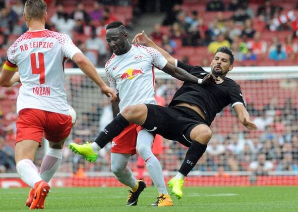 Football - 2017 Emirates Cup pre-season friendly competition - RB Leipzig vs. Sevilla Naby Keita of Leipzig is tackled by Nolito of Savilla, at The Emirates. COLORSPORT ANDREW COWIE
