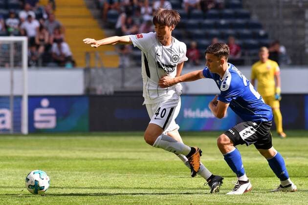 Fußball Testspiel Eintracht Frankfurt - FSV Frankfurt am 06.08.2017 in der Commerzbank-Arena in Frankfurt Andrej Markovic ( Frankfurt ), rechts - Daichi Kamada ( Frankfurt ), links xJKx