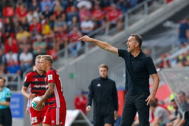 Cheftrainer Achim Beierlorzer (SSV Jahn Regensburg) am Seitenrand, FC Ingolstadt 04 - 1. SSV Jahn Regensburg, 2. Bundesliga, Fussball, Spieltag 3, 20.08.2017, Ingolstadt Copyright: xStrischx Eibner-Pressefotox EP_osh