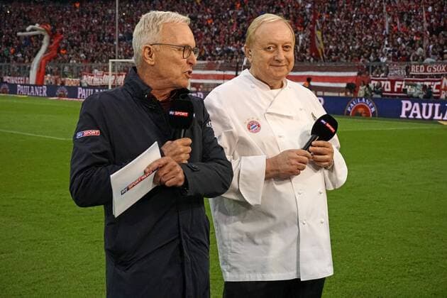 16 09 2017 Football 1 League 2017 2018 4 Matchday FC Bavaria Munich 1 FSV Mainz 05 in the Alliance Arena Munich v left TV Reporter Uli Köhler from Sky Sports in Interview with Television Cook Alfons Shoe Beck