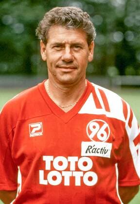 Eberhard Vogel, BL Trainer bei Hannover 96 - hier in der Serie 1992 93 am 10.07.1992.
