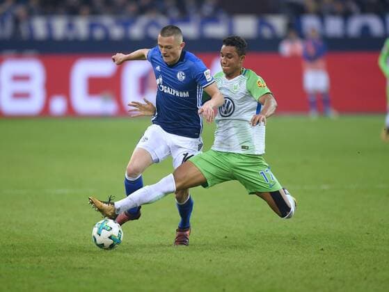 28 10 2017 Soccer GER 1 Bundesliga Season 2017 2018 10 Day FC Schalke 04 VfL Wolfsburg 1 1 v re Ois Felix Uduokhai VfL Wolfsburg Head to Head Fabian Reese FC Schalke 04 Team2