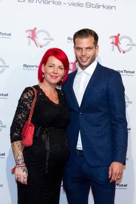 Dennis Diekmeier with his wife Dana at the 10 years Sports Total Gala on 05 11 2017 in Cologne 10 years Sports Total Gala 2017 11 05 in Cologne
