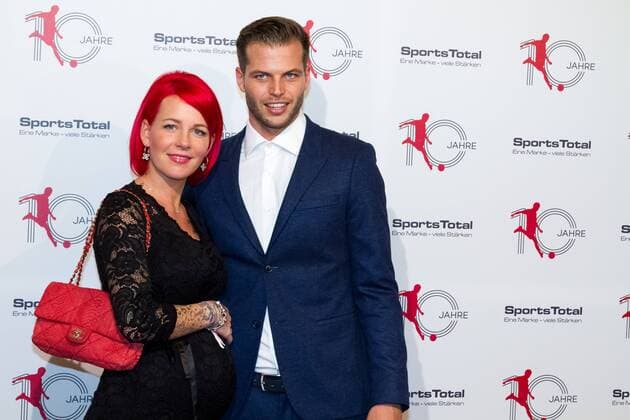 Dennis Diekmeier with his wife Dana at the 10 years Sports Total Gala on 05 11 2017 in Cologne 10 years Sports Total Gala 2017 11 05 in Cologne