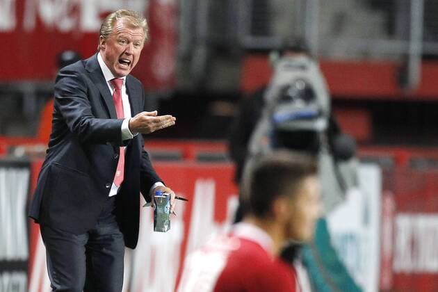 ENSCHEDE FC Twente Bursaspor Football Europe League Preliminary Season 2012 2013 30 08 2012 Grolsch Veste FC Stadium Twente trainer Steve McClaren is heading along the line fc Twente bursaspor