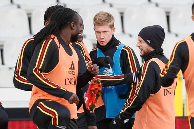 Belgium s Kevin De Bruyne and Belgium s Dries Mertens pictured during a training session of Belgian national soccer team Red Devils, Monday 13 November 2017, in Brugge stadium. The team will be playing a friendly game against Japan on 14th November. BRUNOxFAHY  x05199866x