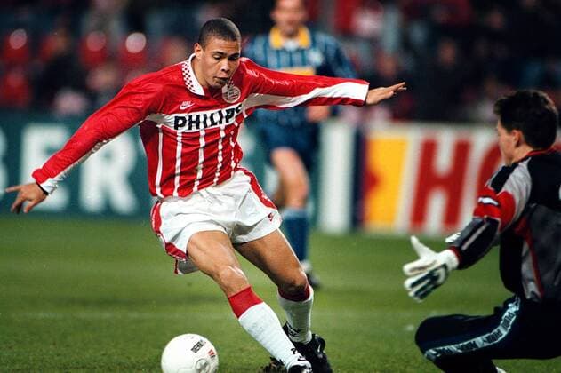 season 1995 1996 eindhoven 21 11 1995 psv werder bremen 2 1 ronaldo as player of psv ronaldo archive football kpnw20046
