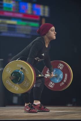 December 2, 2017 - Los Angeles, California, U.S - Sara Ahmed struggle with the lift while competing in the Women s 69kg Group A competition at the 2017 International Weightlifting Federation World Weightlifting Championships at the Anaheim Convention Center in Anaheim on Thursday, Dec.2, 2017. 2017 International Weightlifting - ZUMAg199 20171202_zap_g199_064 Copyright: xMichaelxGouldingx
