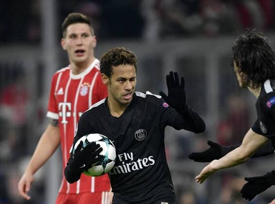 Goal to 2 1 by Kylian Mbappe FC Paris Saint Germain PSG Torjubel Neymar FC Paris Saint Germain PSG winks Edinson Cavani FC Paris Saint Germain PSG to gesture gesture with ball Champions League CL group stage FC Bayern Munich FCB vs Paris Saint Germain PSG 05 12 2017 FC Bayern Munich FCB vs Paris Saint Germain PSG