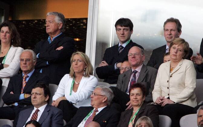 Not just enthusiasm of women Heidi Burmester of Franz Beckenbauer and German Chancellor Angela Merkel at the opening match our picture shows from left to right Franz Beckenbauer Heidi Burmester Bundestag President Dr Norbert Lammer and German Chancellor Angela Merkel recorded at the opening match of the football World Cup 2006 in Munich on 09 06 2006 Munich Germany