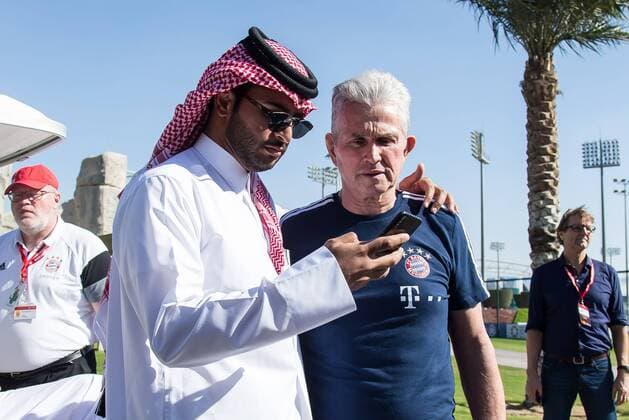 Doha Qatar 03 01 2018 Bayern Munich winter training camp 2018 makes head coach Jupp Heynckes FCB Selfie DeFodi507