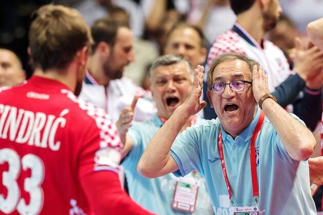 180112 Croatian coach Lino Cervar reacts during the handball match between Croatia and Serbia in the European Handball CHAMPIONSHIP January 12, 2018 2018 in Split  Copyright: LUDVIGxTHUNMAN BB180112LT120