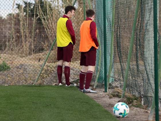 13 01 2018 football season 2017 2018 test game friendly heart of Midlothian 1 FC Nuremberg Club FCN DaMa player of heart of Midlothian pee on the fence next to the playing field