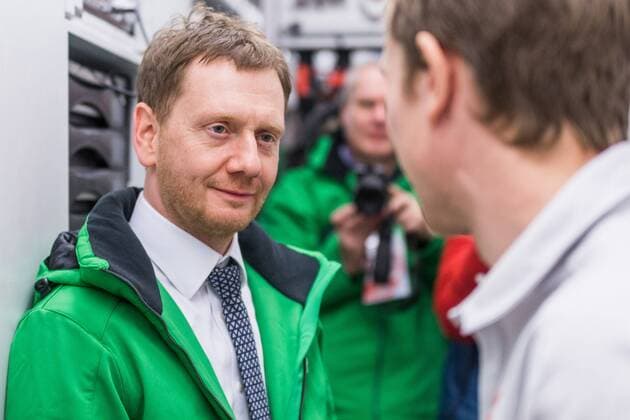 Michael Kretschmer Minister President of the free State of Saxony, when visiting the competition venue in the wax truck of the German teams FIS cross-country skiing World Cup in Dresden xprx