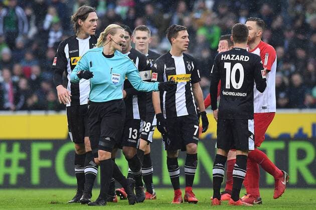 Football 1 19 Bundesliga Matchday Borussia Mönchengladbach FC Augsburg on May 20 01 2018 in the Borussia Park in Mönchengladbach FIFA referee Bibiana Steinhaus front xRx