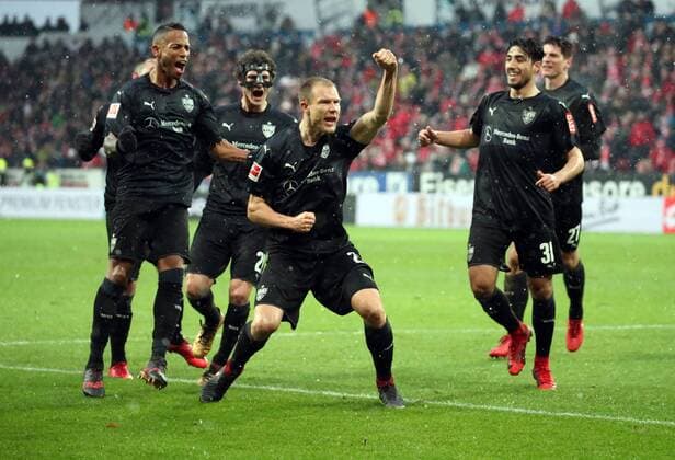 1 FSV Mainz 05 VfB Stuttgart Germany Mainz 20 01 2018 football Bundesliga season 2017 2018-19 match day 1 FSV Mainz 05 VfB Stuttgart 3 2 Holger of Dick VfB Stuttgart Jubilee Gate 0 1 Badstuber