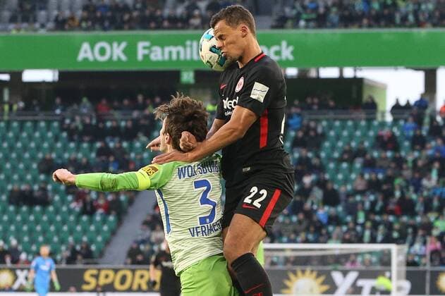 Timothy Chandler Eintracht Frankfurt against Paul Verhaegh VfL Wolfsburg 1 football Bundesliga season 2017 2018 VfL Wolfsburg vs Eintracht Frankfurt in the Volkswagen Arena in Wolfsburg Germany football man men 20 01 2018