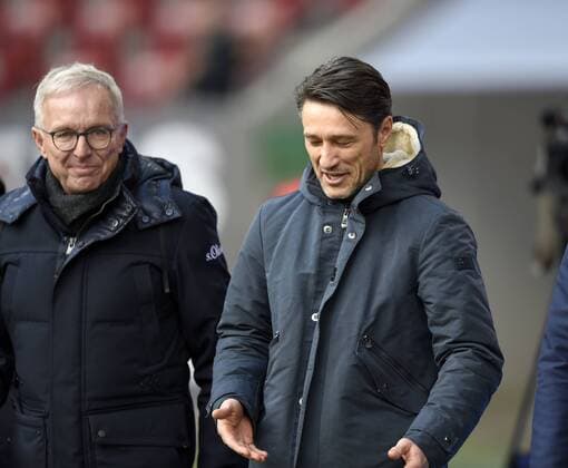 04 02 2018 football 1 Liga 2017 2018 21 game day FC Augsburg Eintracht Frankfurt in the WWK arena Augsburg v li TV reporter Uli Köhler coach Niko Kovac Eintracht Frankfurt