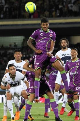 February 15, 2018 - EUM20180215DEP01.JPG .CIUDAD DE MEXICO.- Soccer Futbol-Pumas-Veracruz.- El Veracruz derrota 2-1 a los Pumas de la UNAM en el Estadio Olimpico Universitario, duelo de la jornada 7 del torneo Clausura 2018, la noche deL miercoles 14 de febrero de 2018. Foto: Agencia EL UNIVERSAL Agustin Salinas RCC. Latin News: February 15, 2018  - ZUMAu78_ 20180215_zaf_u78_004 Copyright: xAgustinxSalinasx
